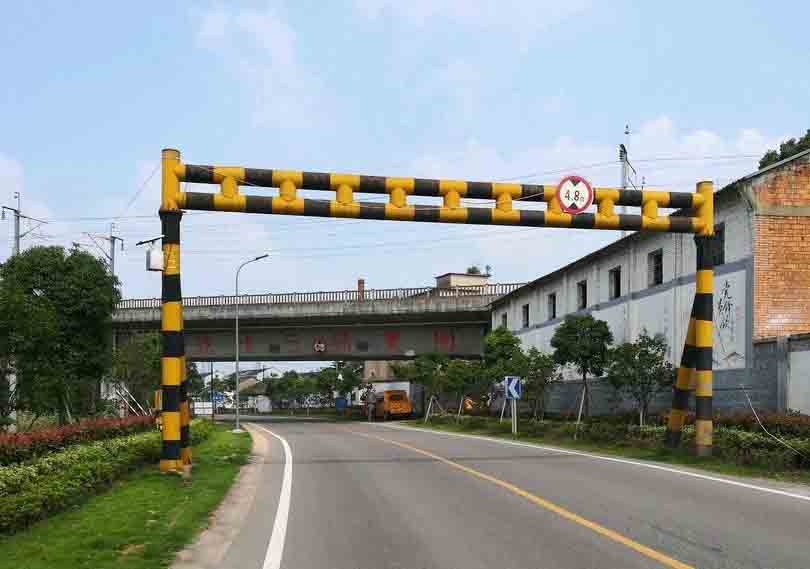 那曲铁路限高架