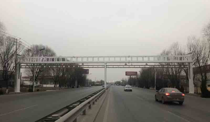 那曲公路限高杆